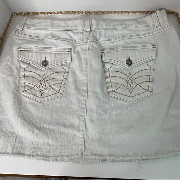 Daisy Fuentes denim skirt - Picture 5 of 8